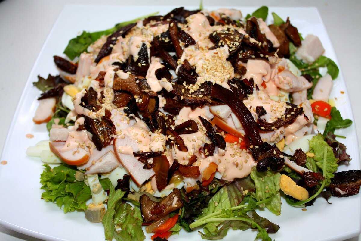 Салаты с копченой курицей — 17 очень вкусных рецептов