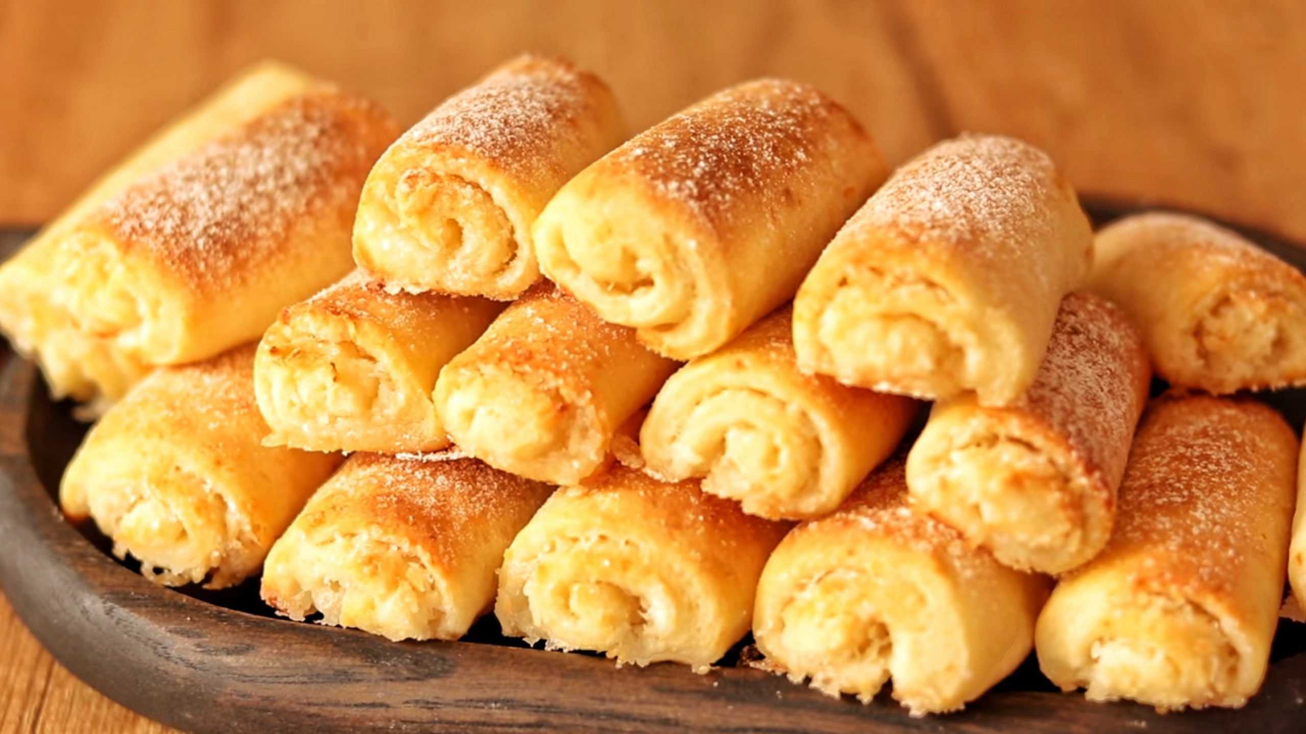 Творожный рулет с яблоками и корицей