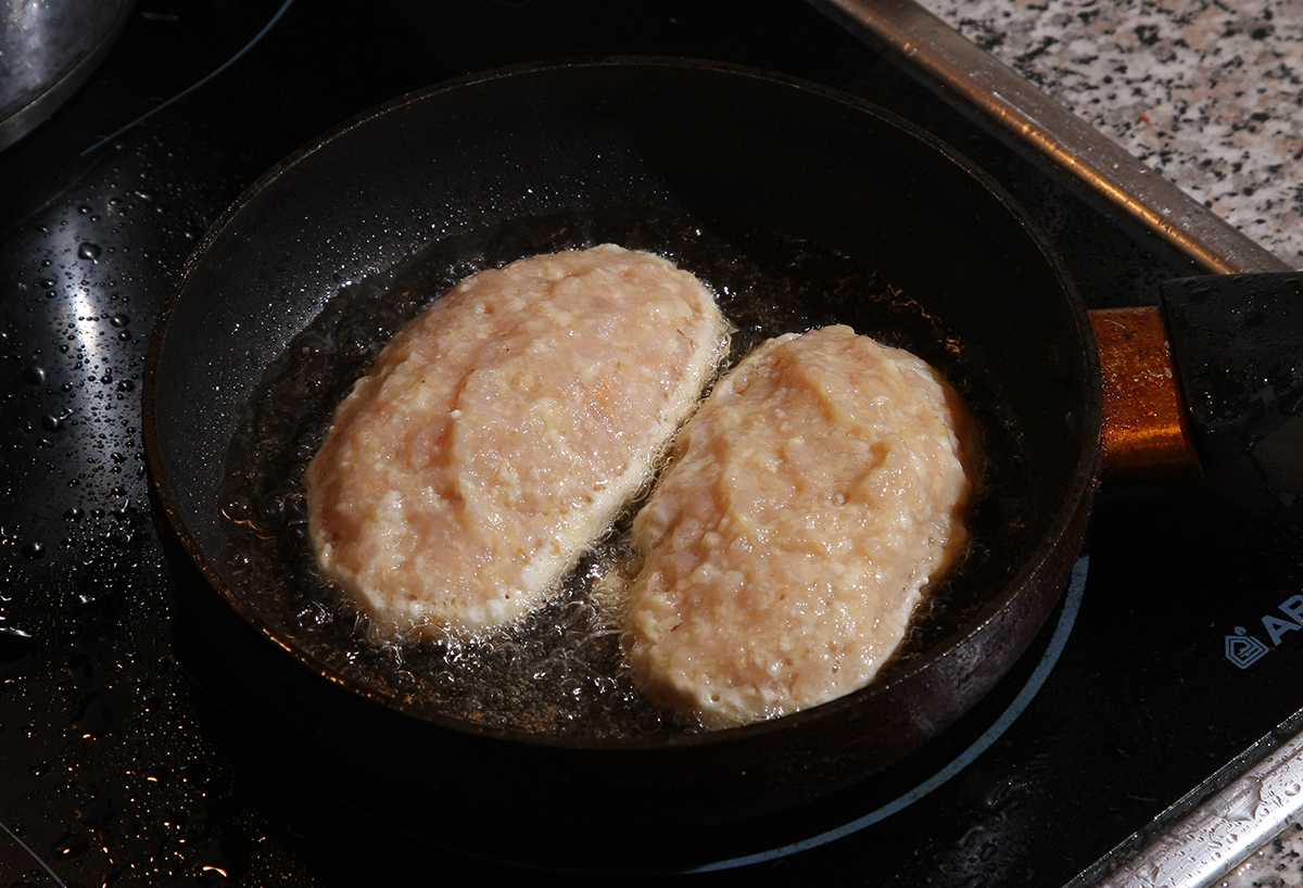 Котлеты из куриного фарша: пошаговый рецепт с фото на сковороде
