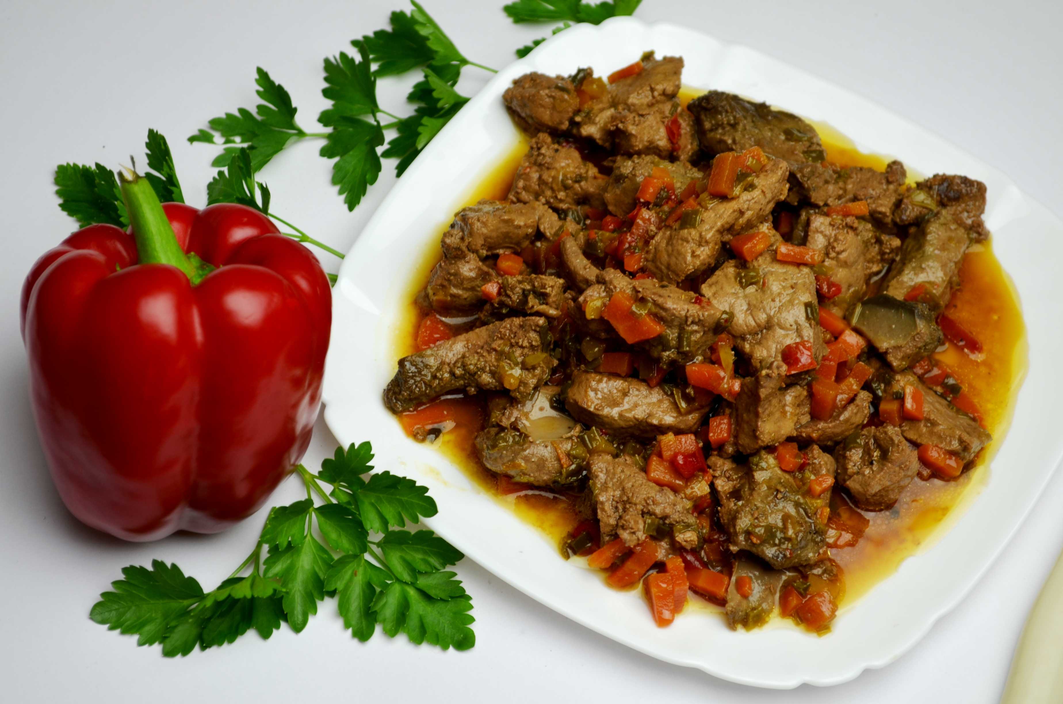 Рецепт куриной печени, тушеной с луком - 6 пошаговых фото в рецепте