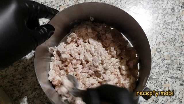 Салат парус с чипсами и корейской морковью