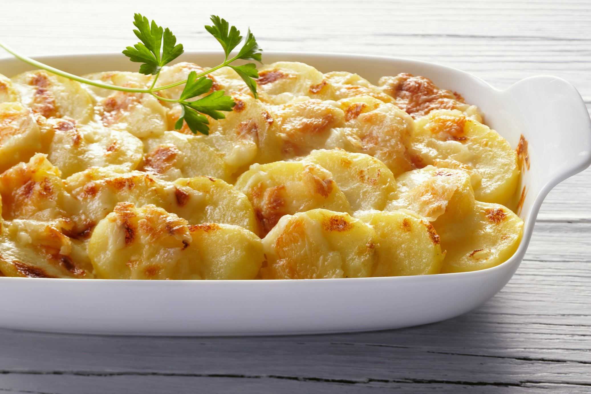 Картофель в сливочном соусе с курицей. "сливочный" картофель с курицей. | шедевры кулинарии