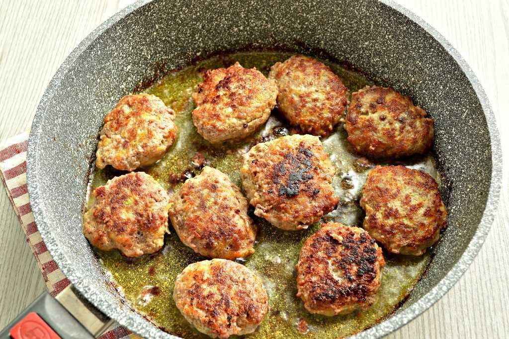 Котлеты из свинины и курицы готовить можно на плите и в сковородке! рецепты сочных и румяных котлет из свинины и курицы - автор екатерина данилова - журнал женское мнение