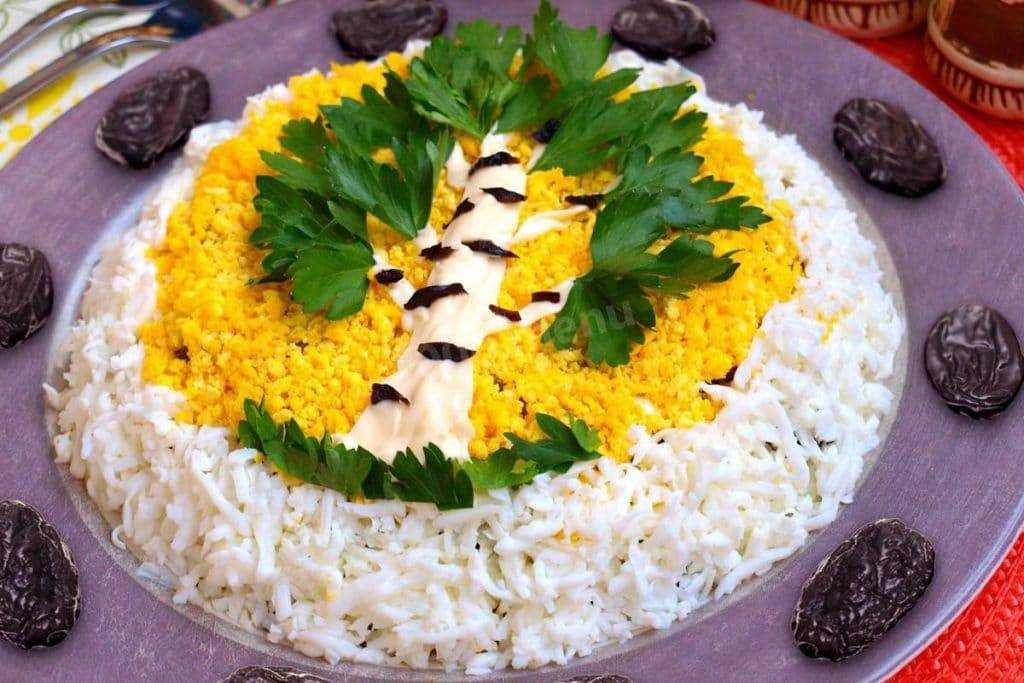 Салат белая береза с курицей и яблоками. рецепт