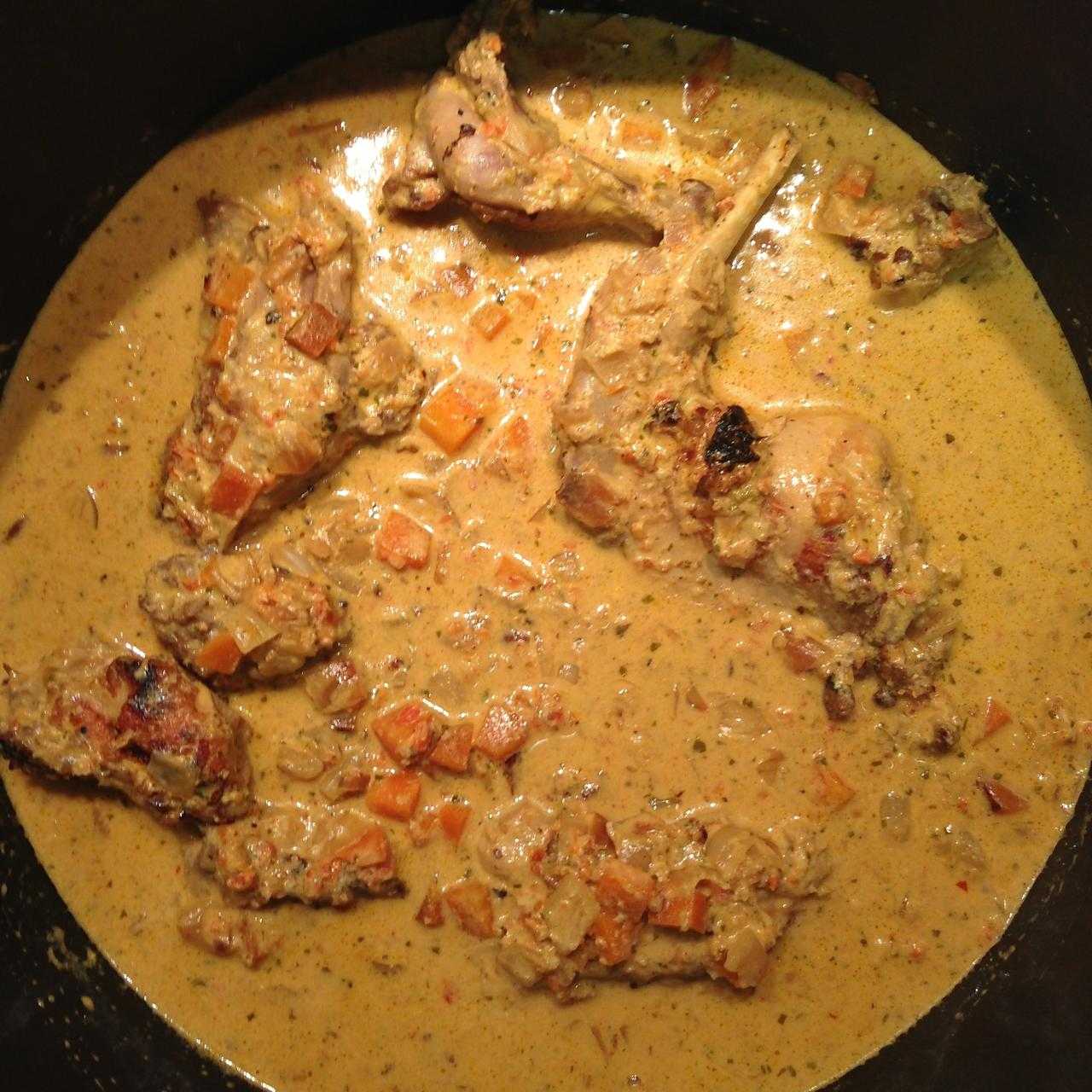 Рецепт кролика в сметане на сковороде с фото пошагово как приготовить