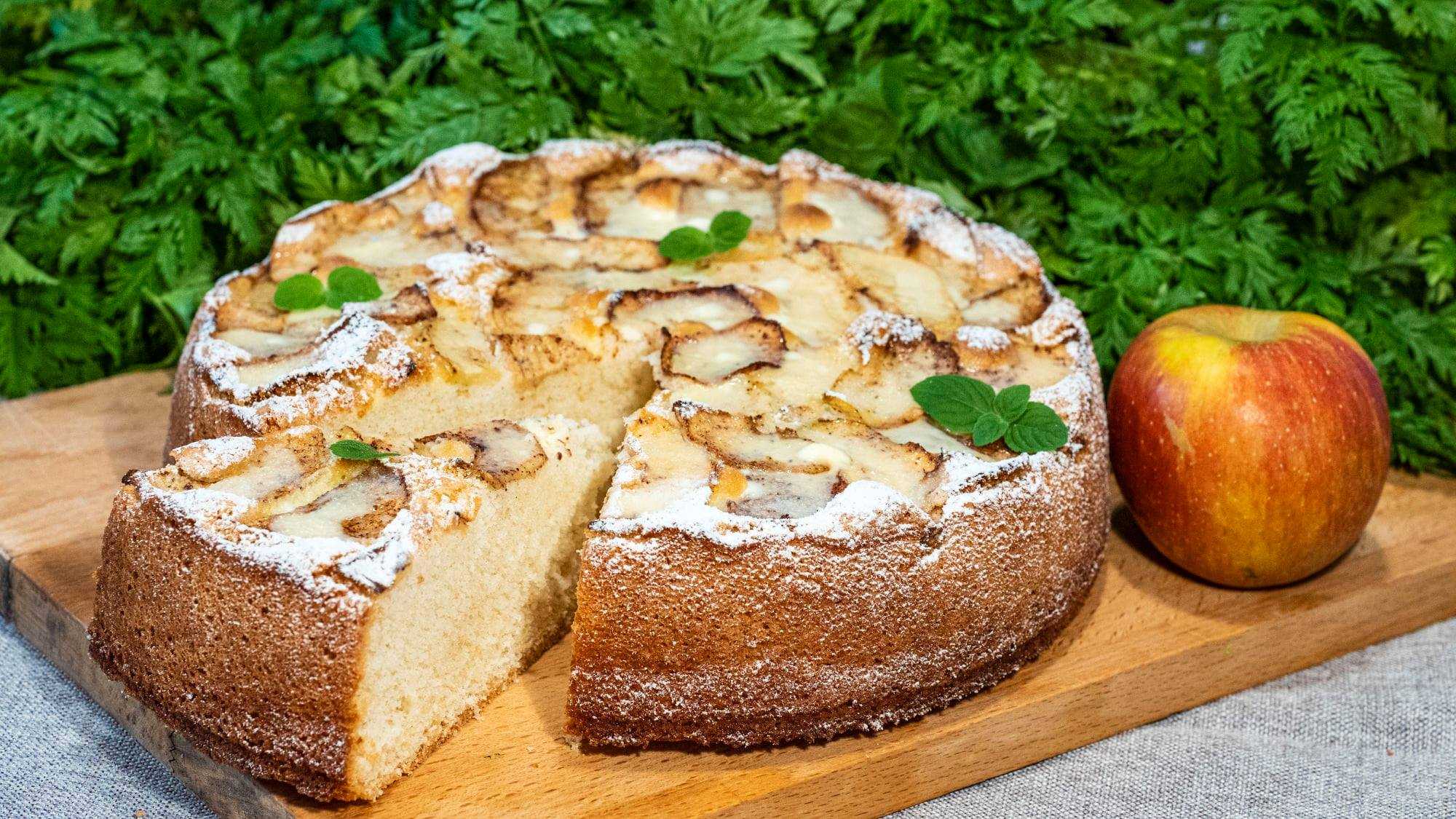 Шарлотка с бананами — 8 оригинальных и простых рецептов к чаю