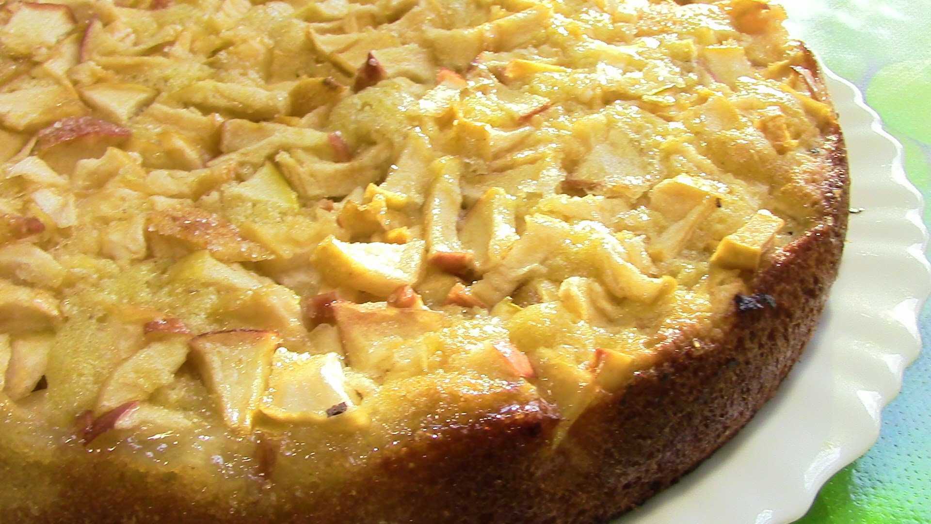 Заливной пирог с яблоками