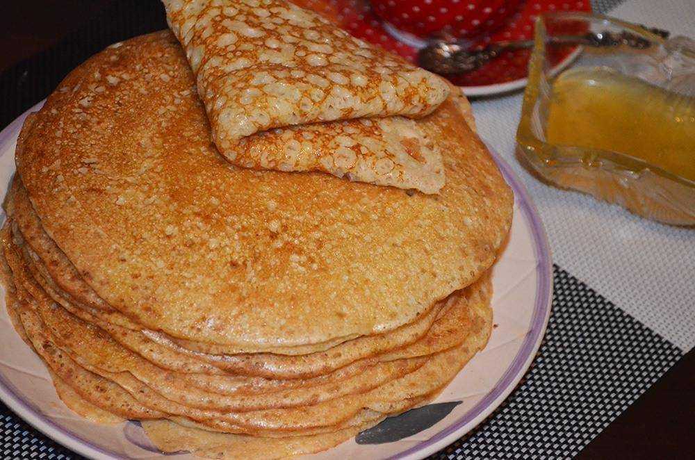 Дрожжевые блины на молоке — 5 вкусных рецептов