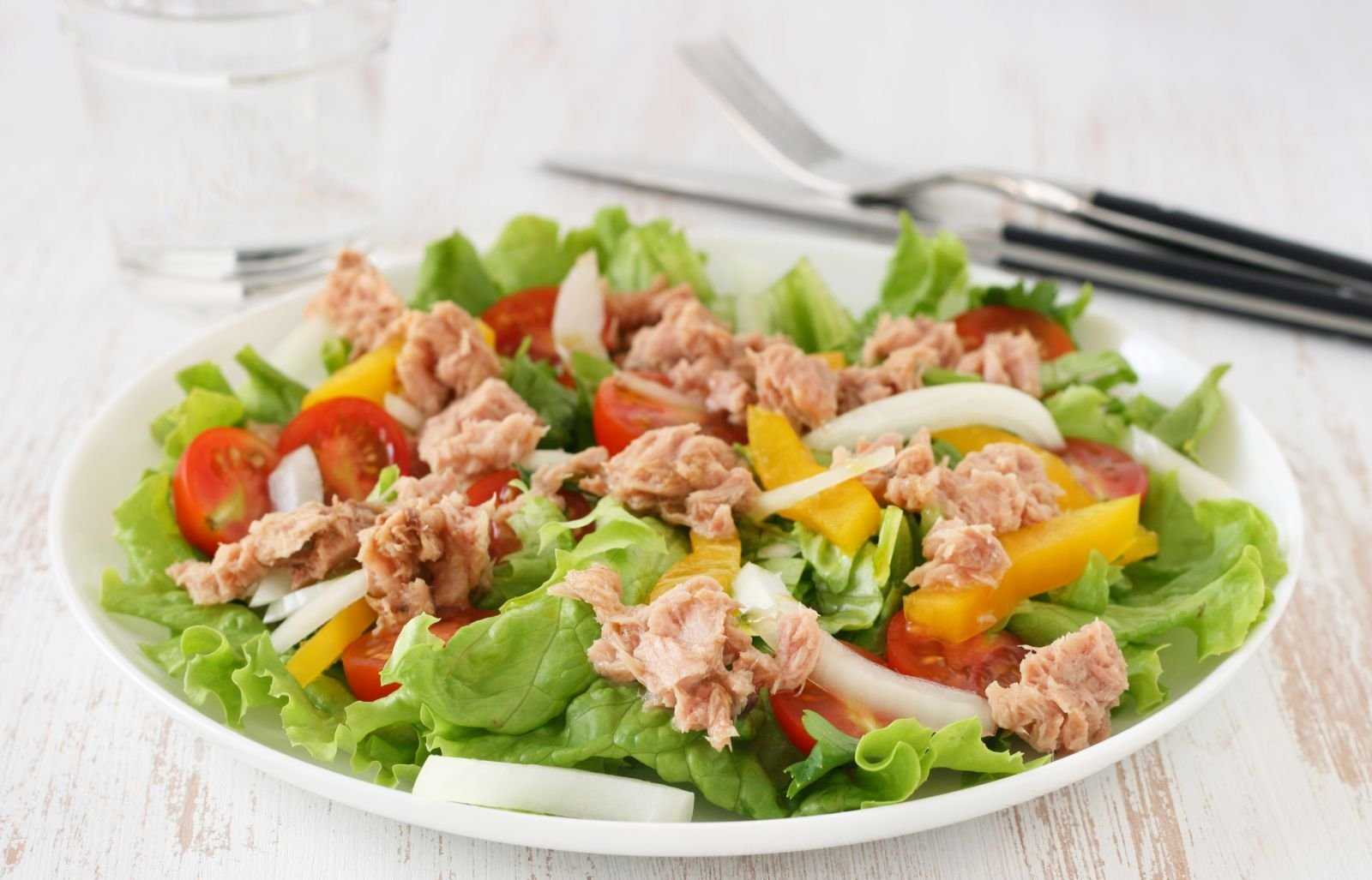 Салаты из морепродуктов - 20 простых, вкусных и недорогих рецептов