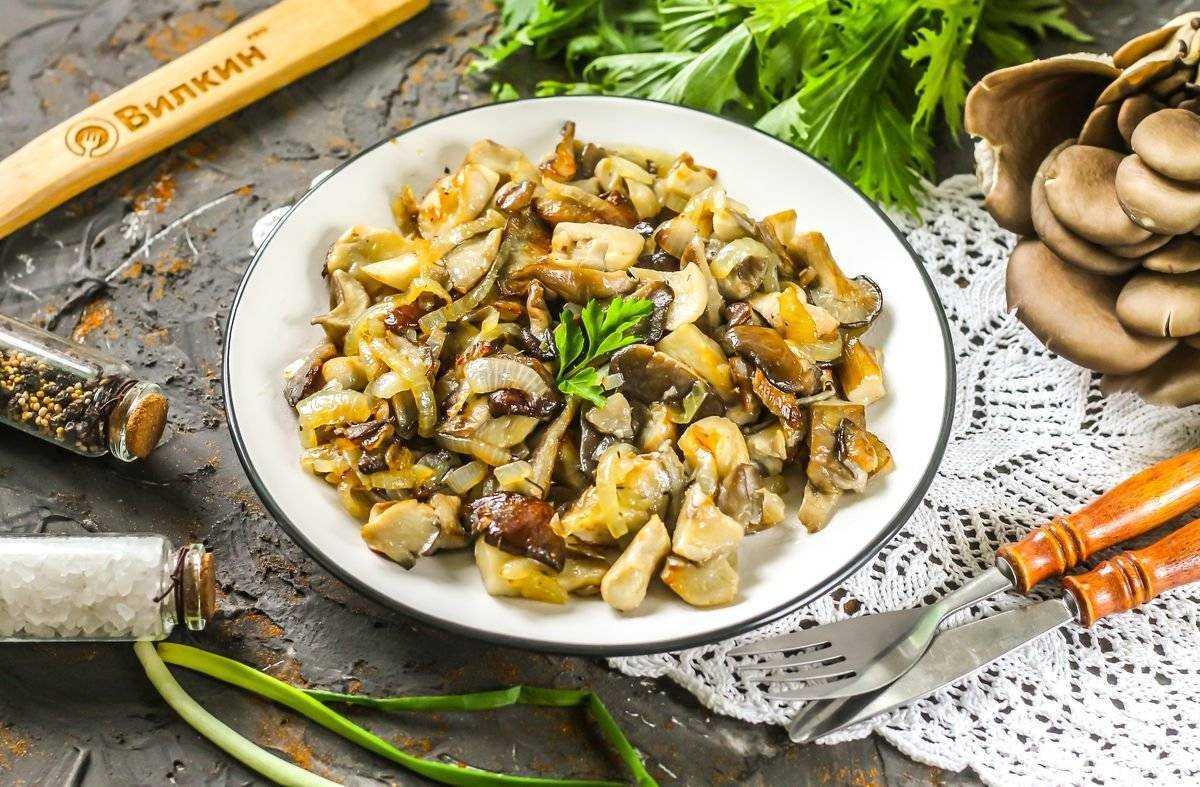 Вешенки жаренные с луком, как приготовить с картошкой, сметаной на сковороде или в духовке