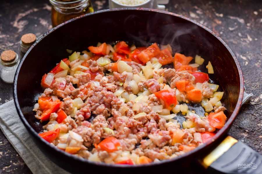 Отменное блюдо, которое по вкусу понравится всем без исключения - тушеная капуста с фаршем и рисом Приготовить проще простого, а результат такой, что пальчики оближешь - очень вкусно, поверьте