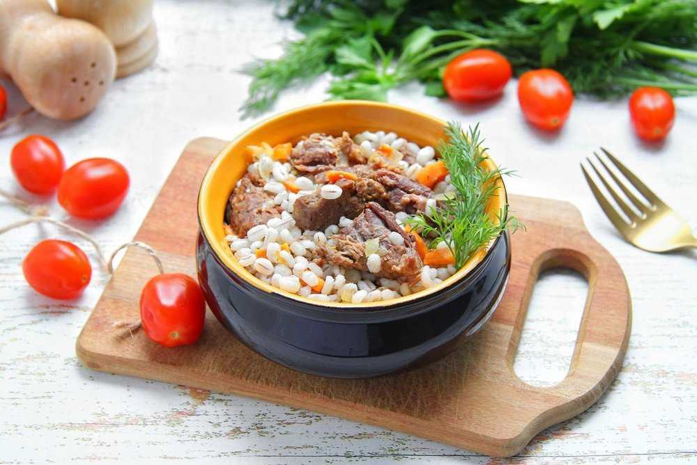 Перловка с тушенкой — 6 вкусных рецептов приготовления