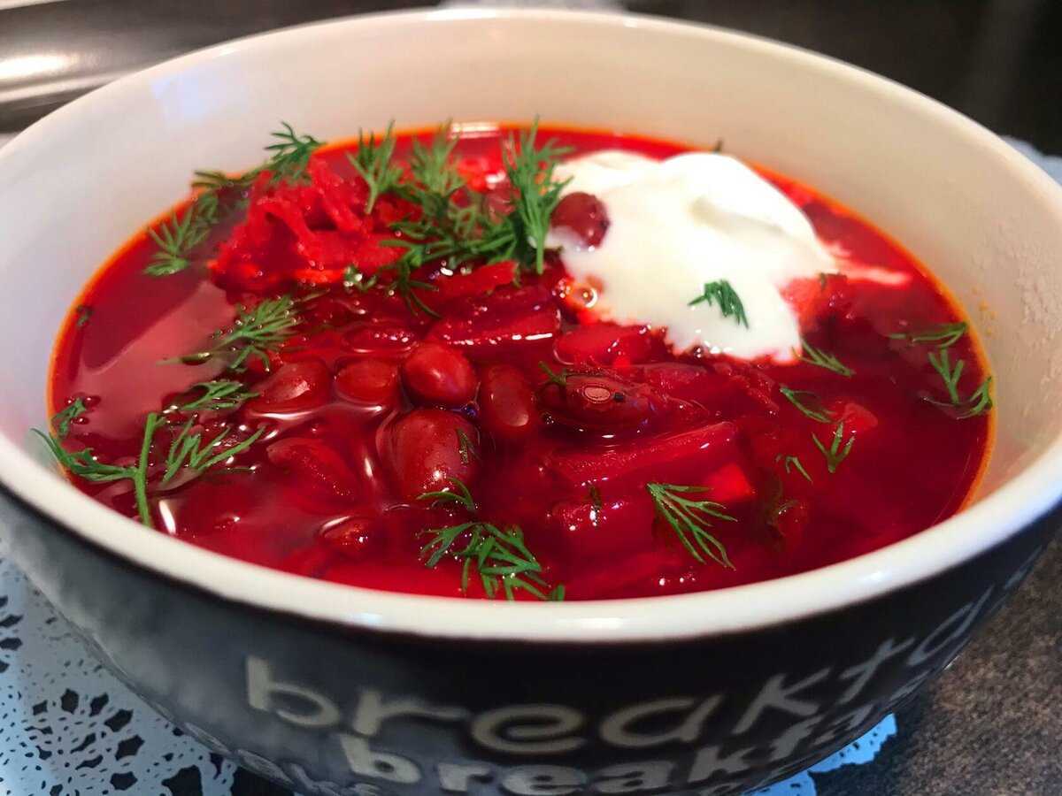 Горячий свекольник с мясом, классический рецепт