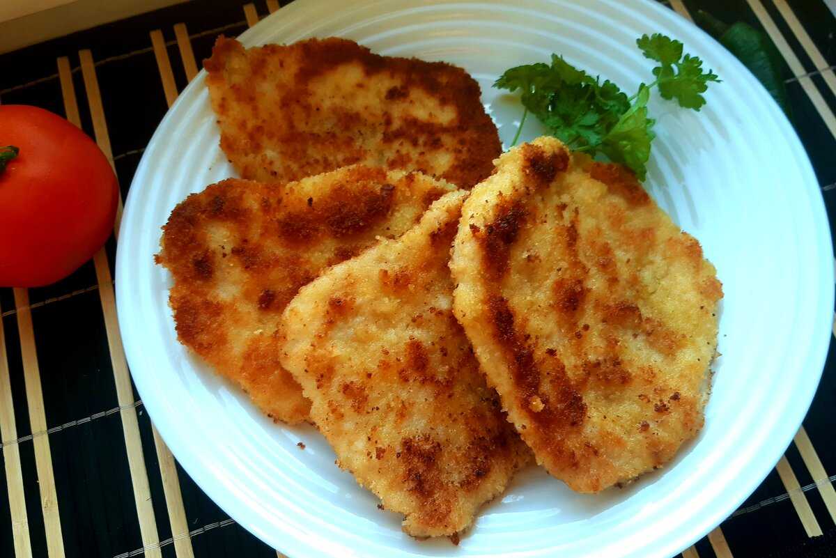 Куриные отбивные в панировке - 5 пошаговых фото в рецепте