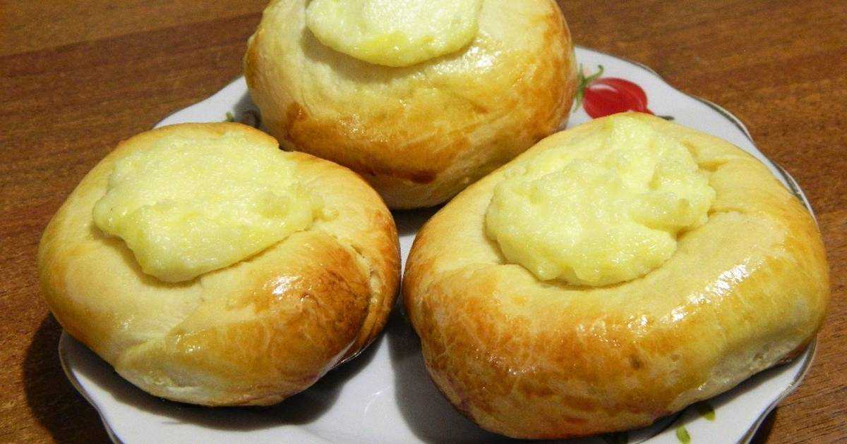 Ватрушки из слоеного теста с творогом
