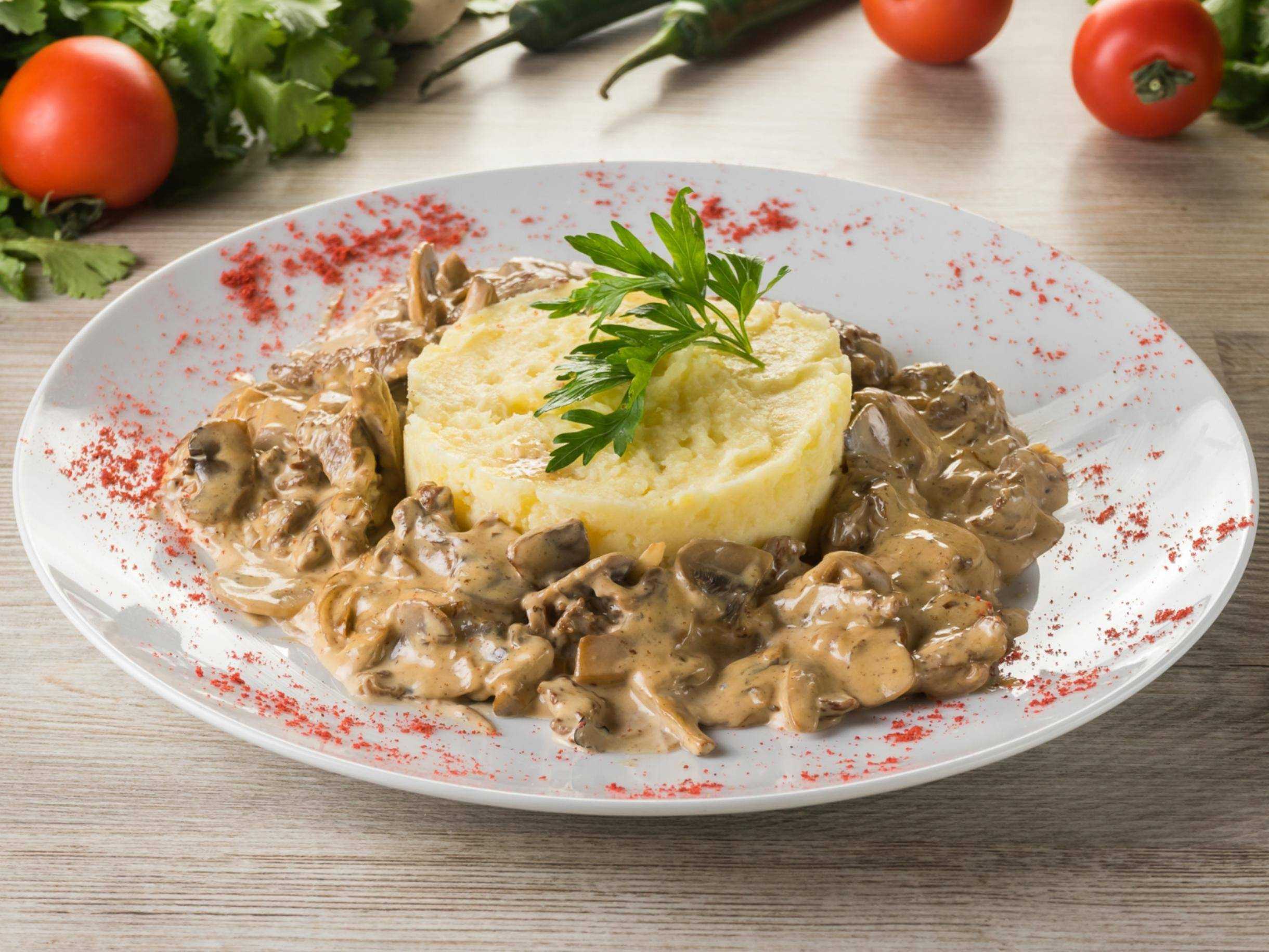 Бефстроганов из говядины: 15 отличных рецептов на любой вкус