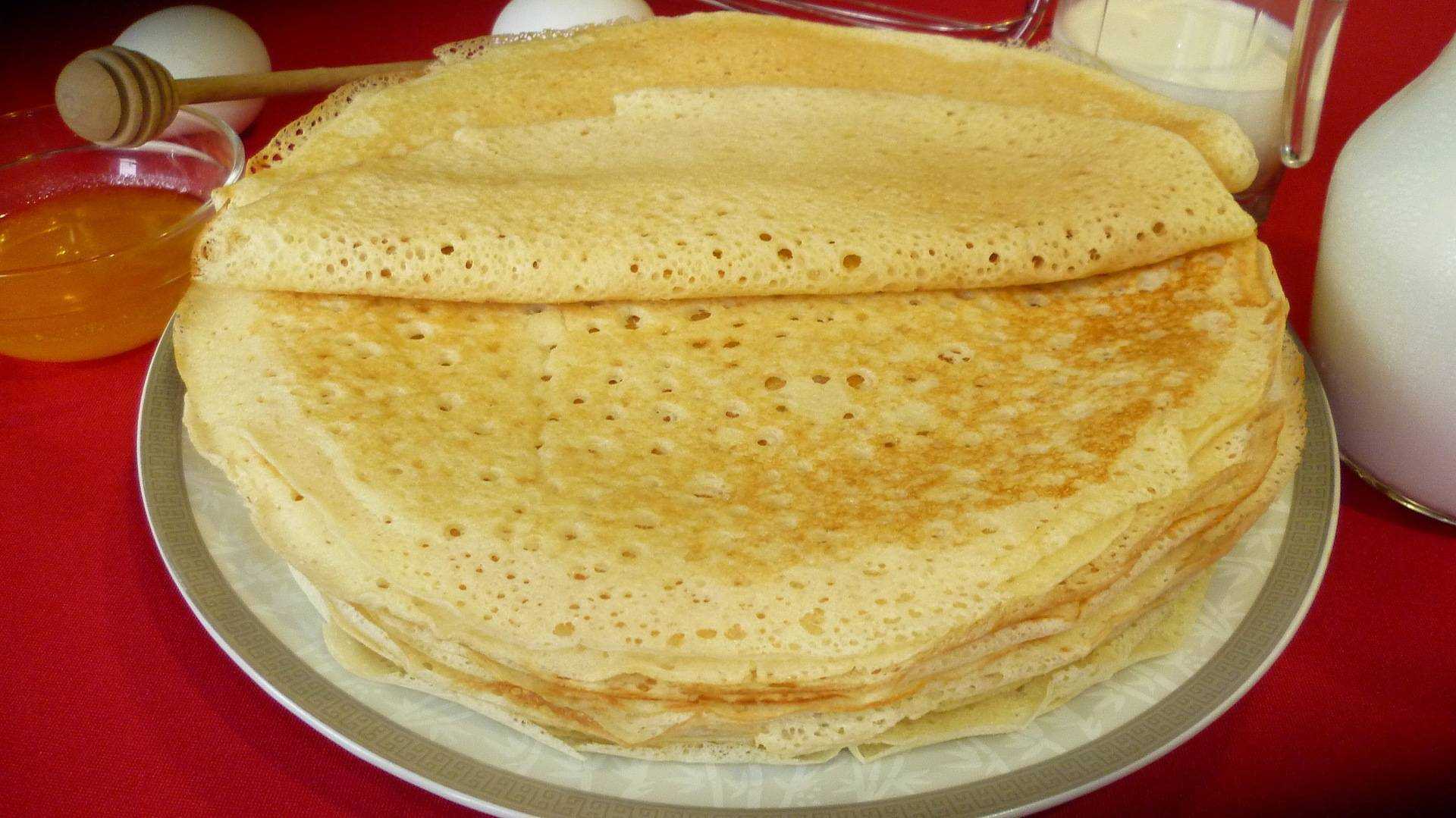 Дрожжевые блины - 10 вкусных рецептов