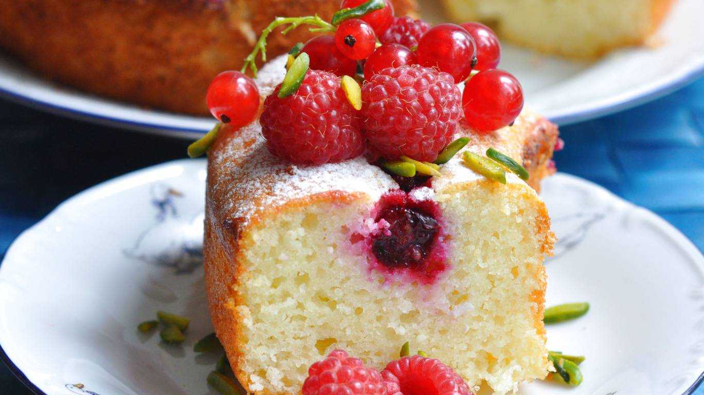 Манник на кефире: пышный, вкусный, воздушный — 10 рецептов