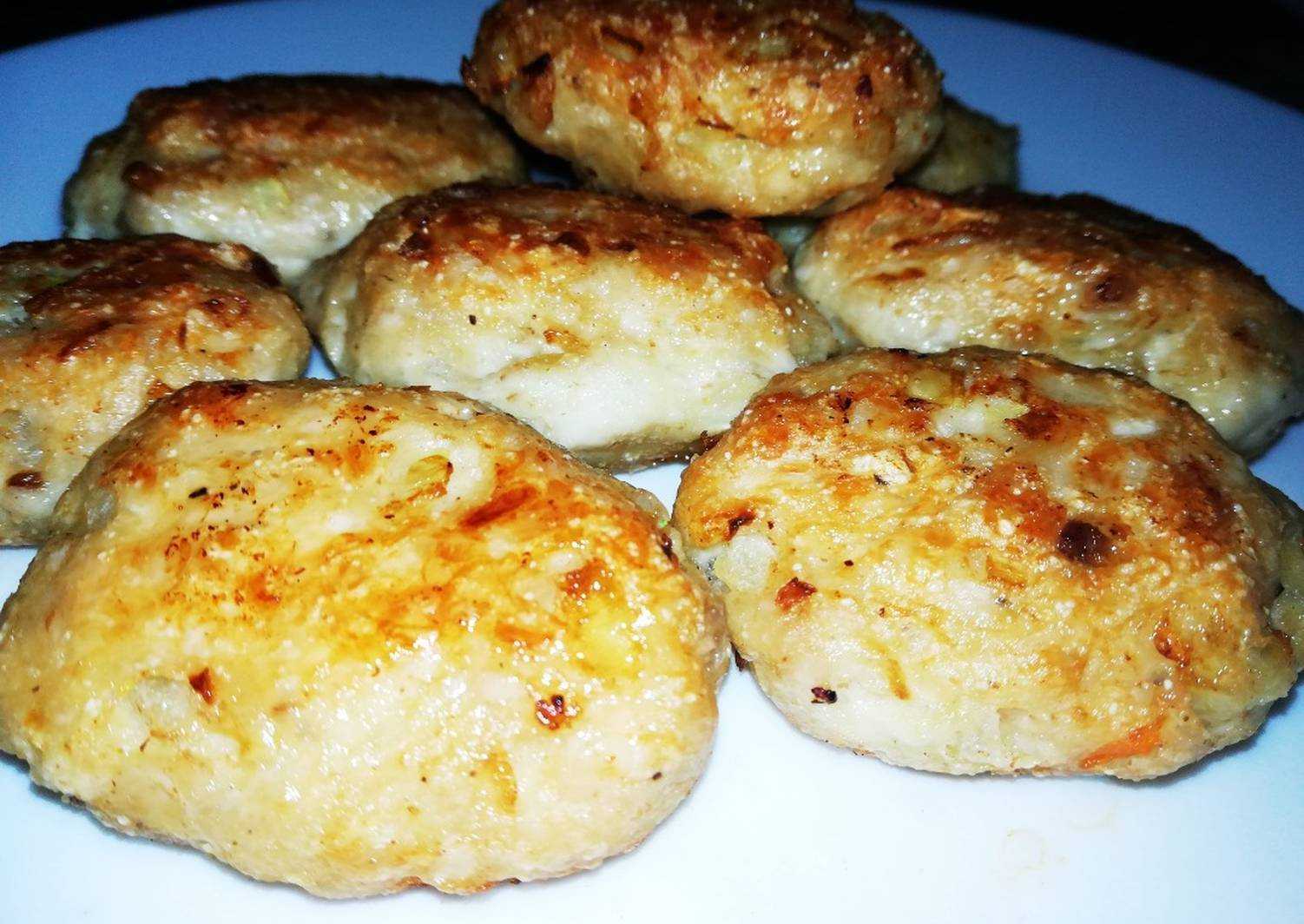 Сочные котлеты из куриного фарша, жаренные на сковороде – 9 очень вкусных рецептов