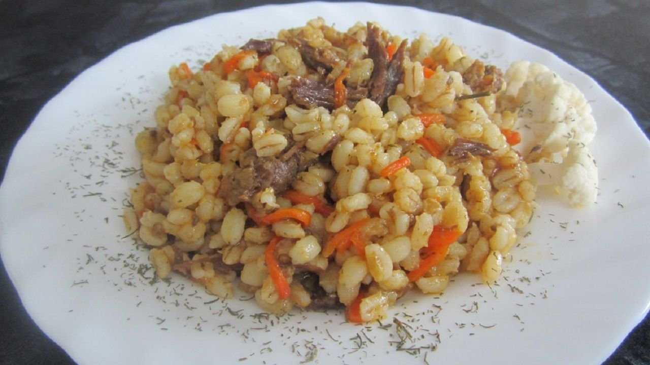 Перловка с тушенкой — 6 вкусных рецептов приготовления