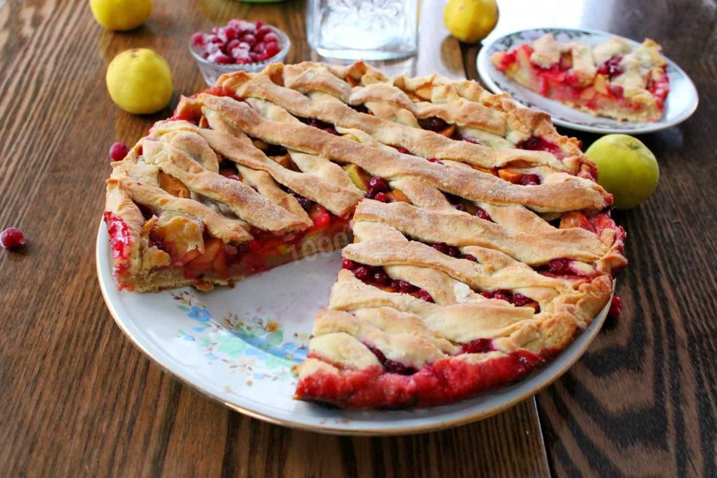И вкусно и полезно – пирог с клюквой к любимому кофе и для семейного чаепития