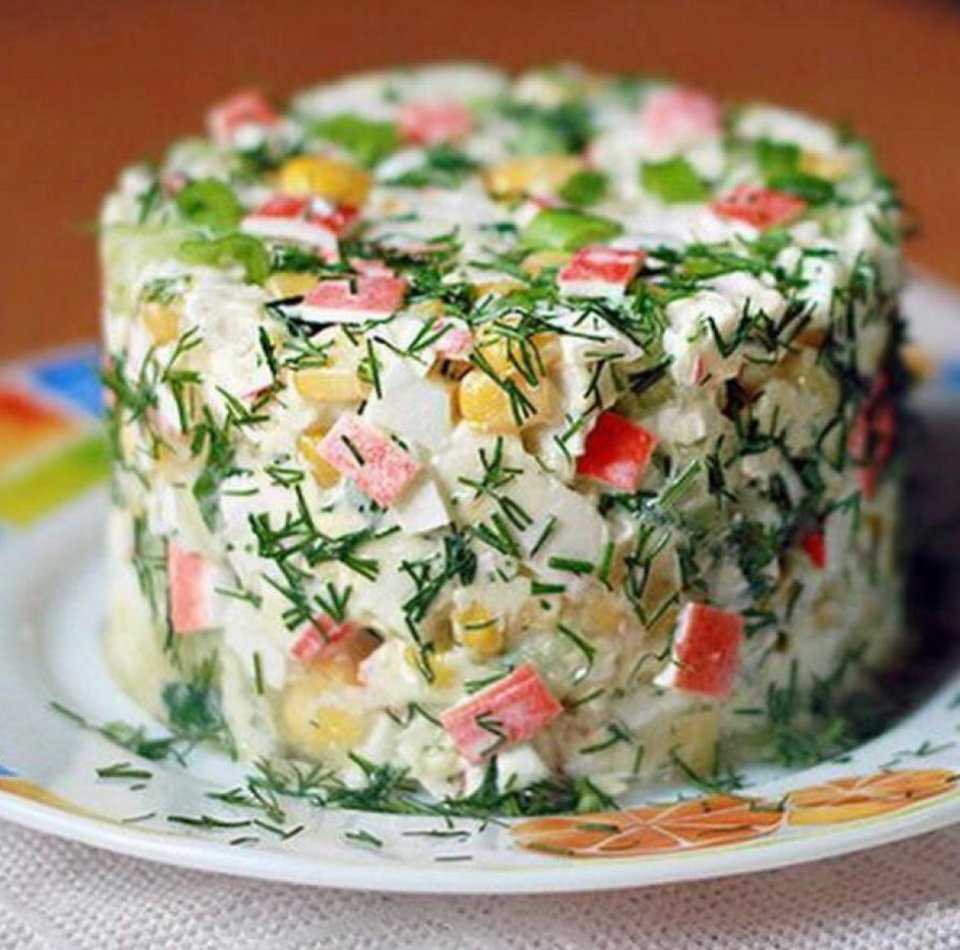 Салат с крабовыми палочками — 16 рецептов очень вкусного салата