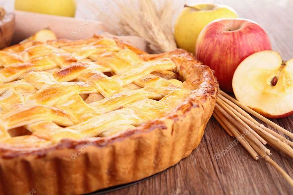 Яблочный пирог в духовке — 14 самых вкусных рецептов приготовления