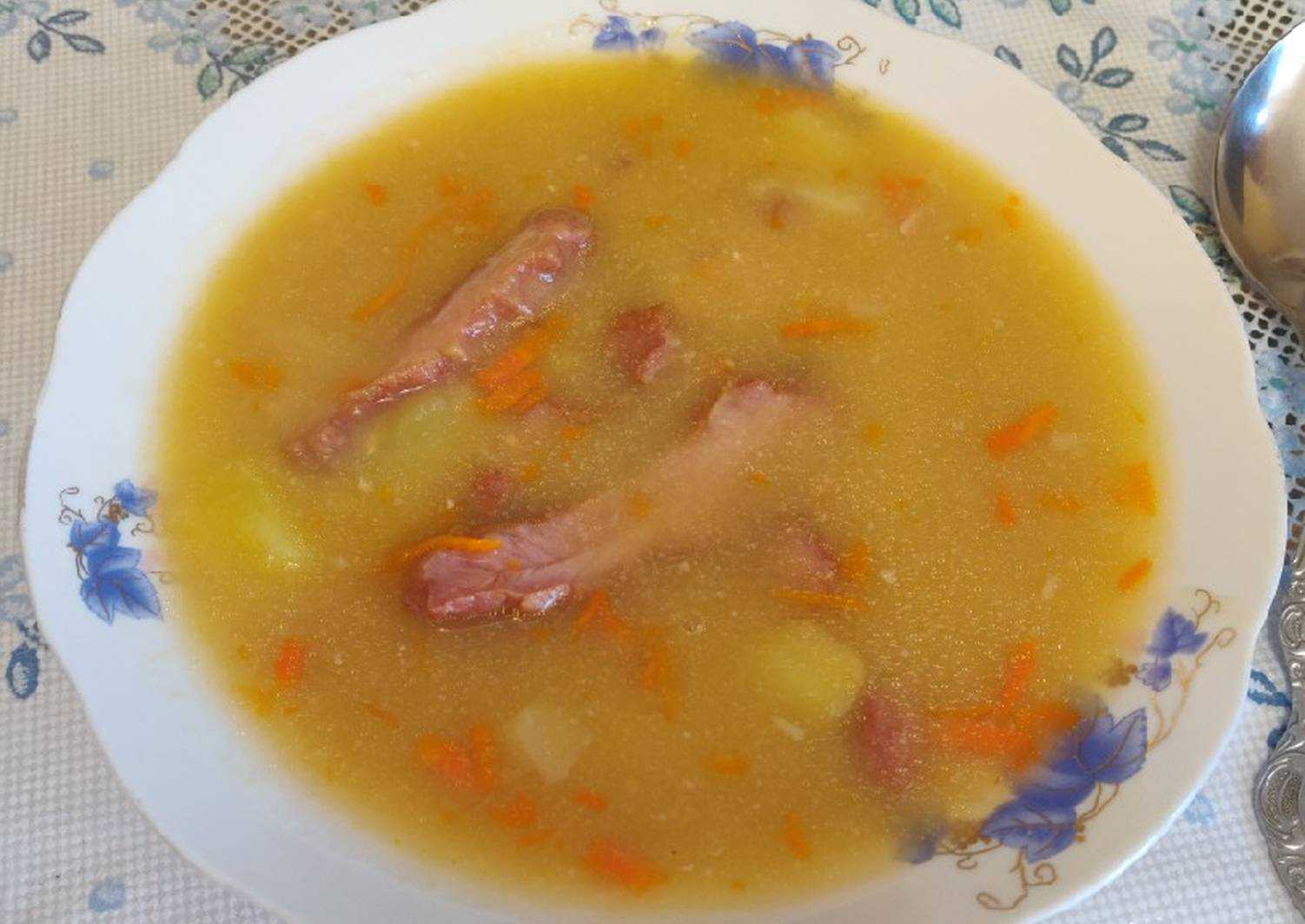 Вкусные рецепты горохового супа с копчеными ребрышками — идеальный обед