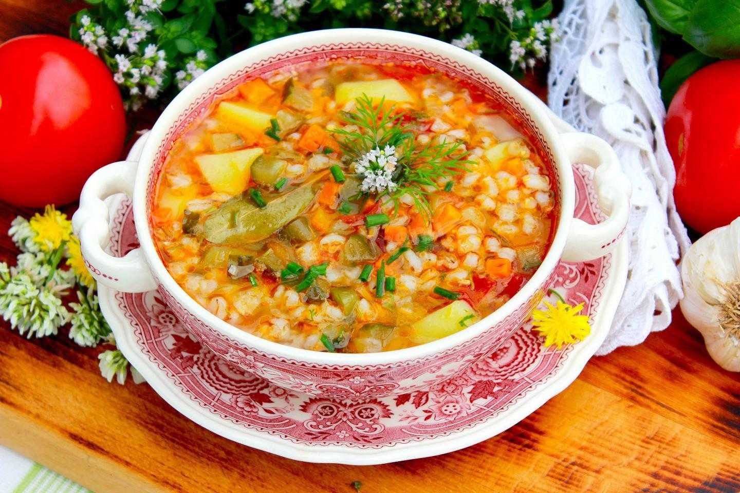 Классический рецепт рассольника с перловкой и солеными огурцами