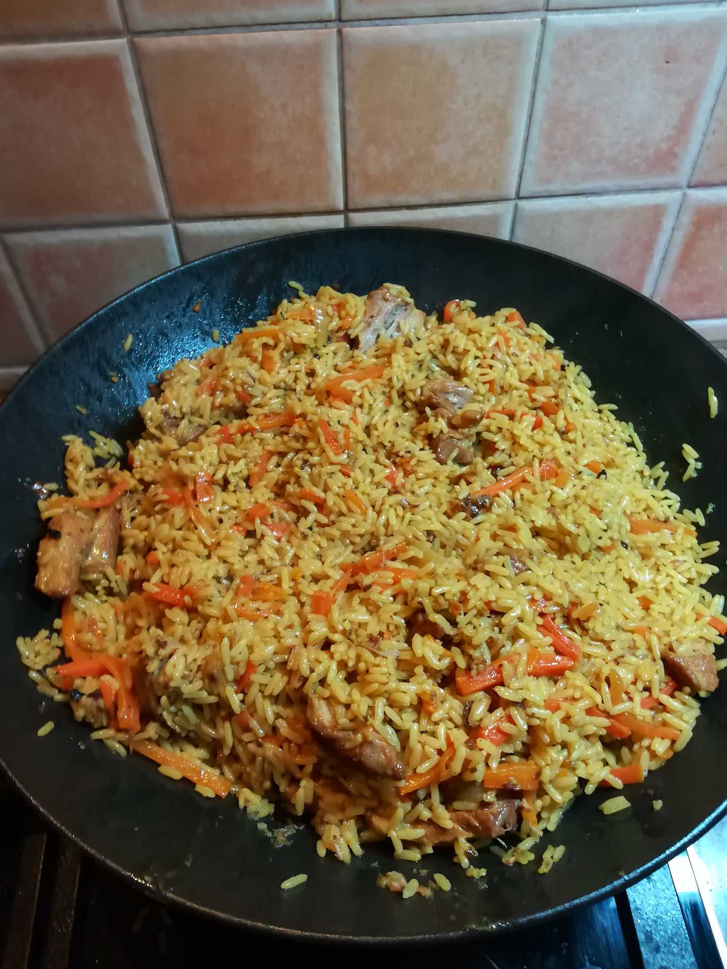 Плов в казане на костре и на плите: 16 домашних вкусных рецептов