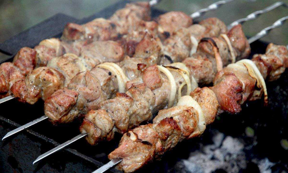 Мягкий шашлык из свинины: топ-5 вкусных рецептов, секреты приготовления